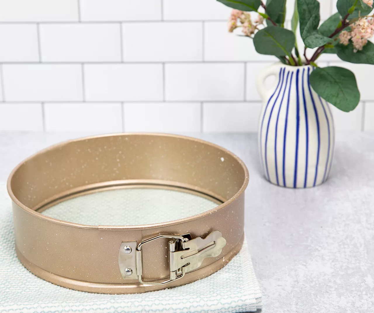 Black Speckled Springform Pan, (9") 2 Black Speckled Springform Pan, (9") - Image 2