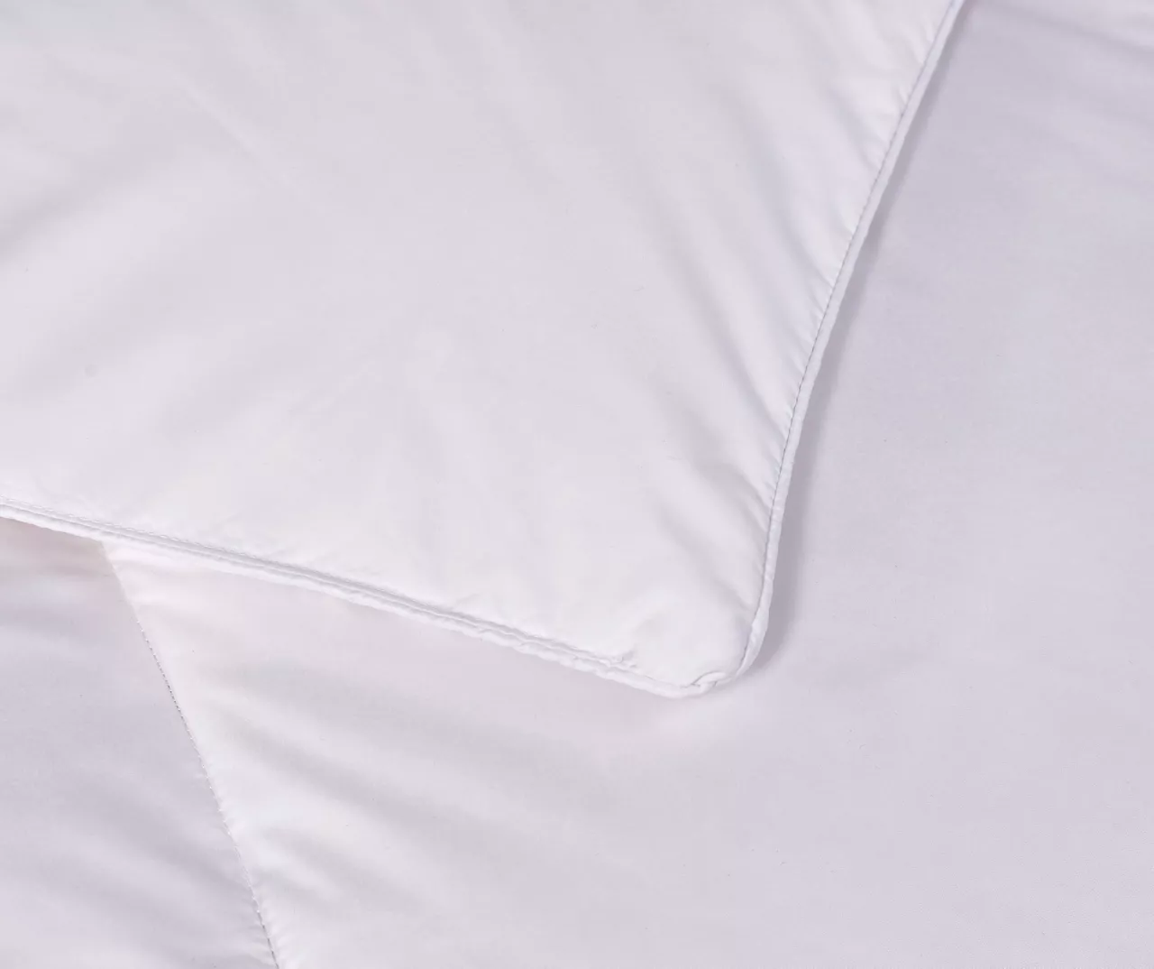 White Down Fiber Full/Queen Comforter 3 White Down Fiber Full/Queen Comforter - Image 3