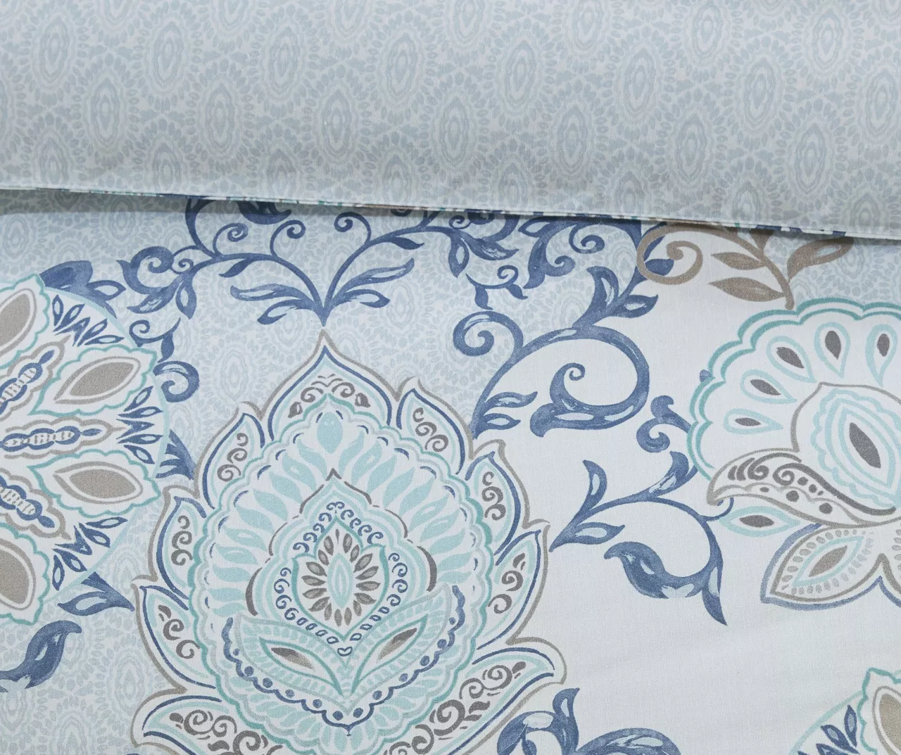 Lian Blue Full/Queen 3-Piece Reversible Duvet Cover Set 5 Lian Blue Full/Queen 3-Piece Reversible Duvet Cover Set - Image 5