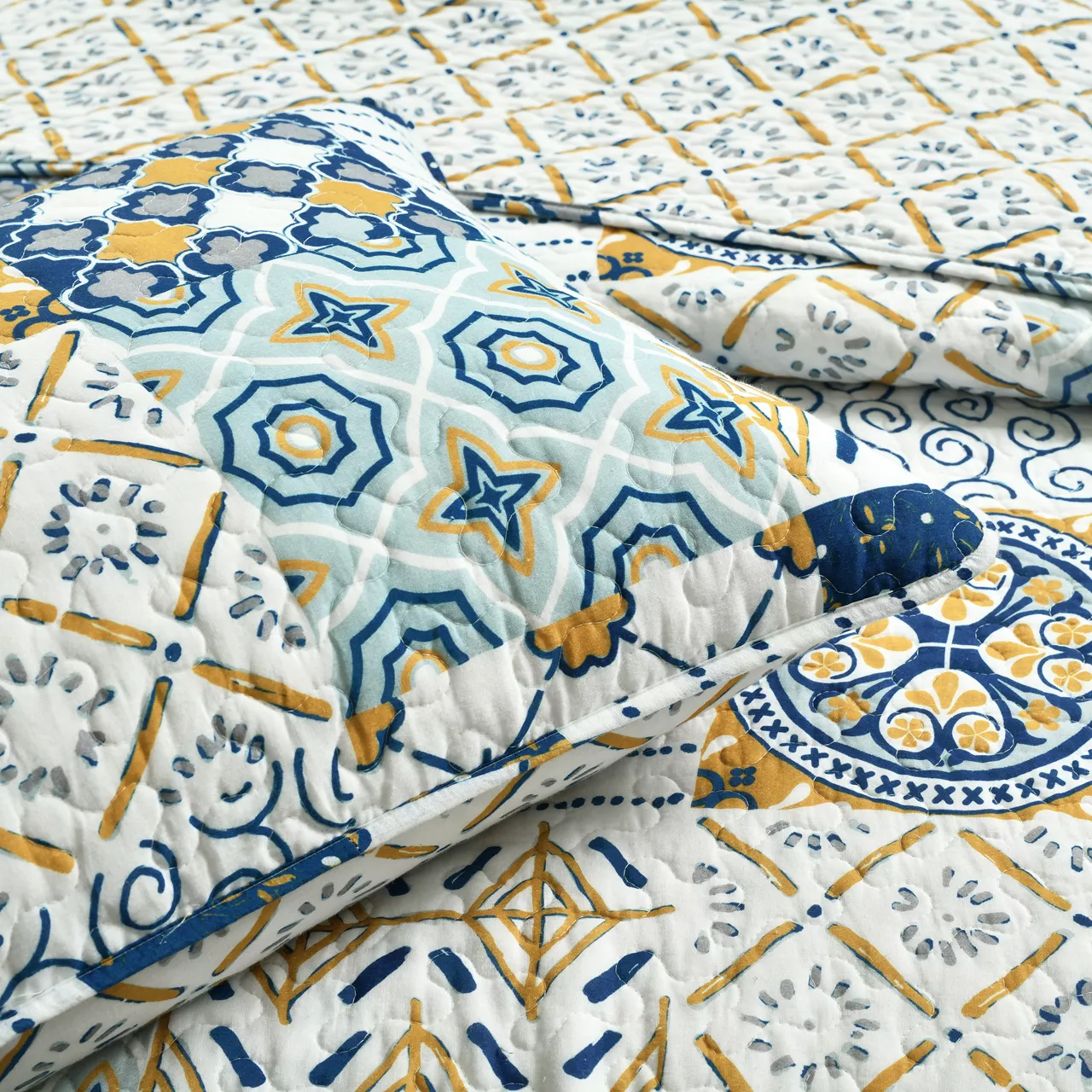 Monique Pattern Patchwork Quilt Set 15 Monique Pattern Patchwork Quilt Set - Image 15