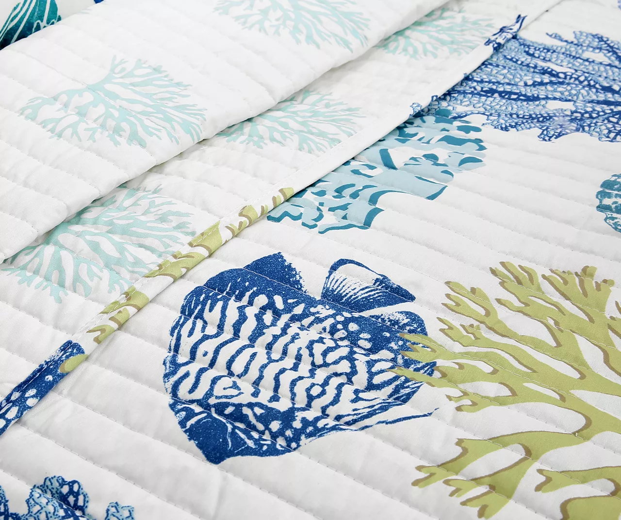 White & Blue Coastal Reef Full/Queen 3-Piece Quilt Set 5 White & Blue Coastal Reef Full/Queen 3-Piece Quilt Set - Image 5