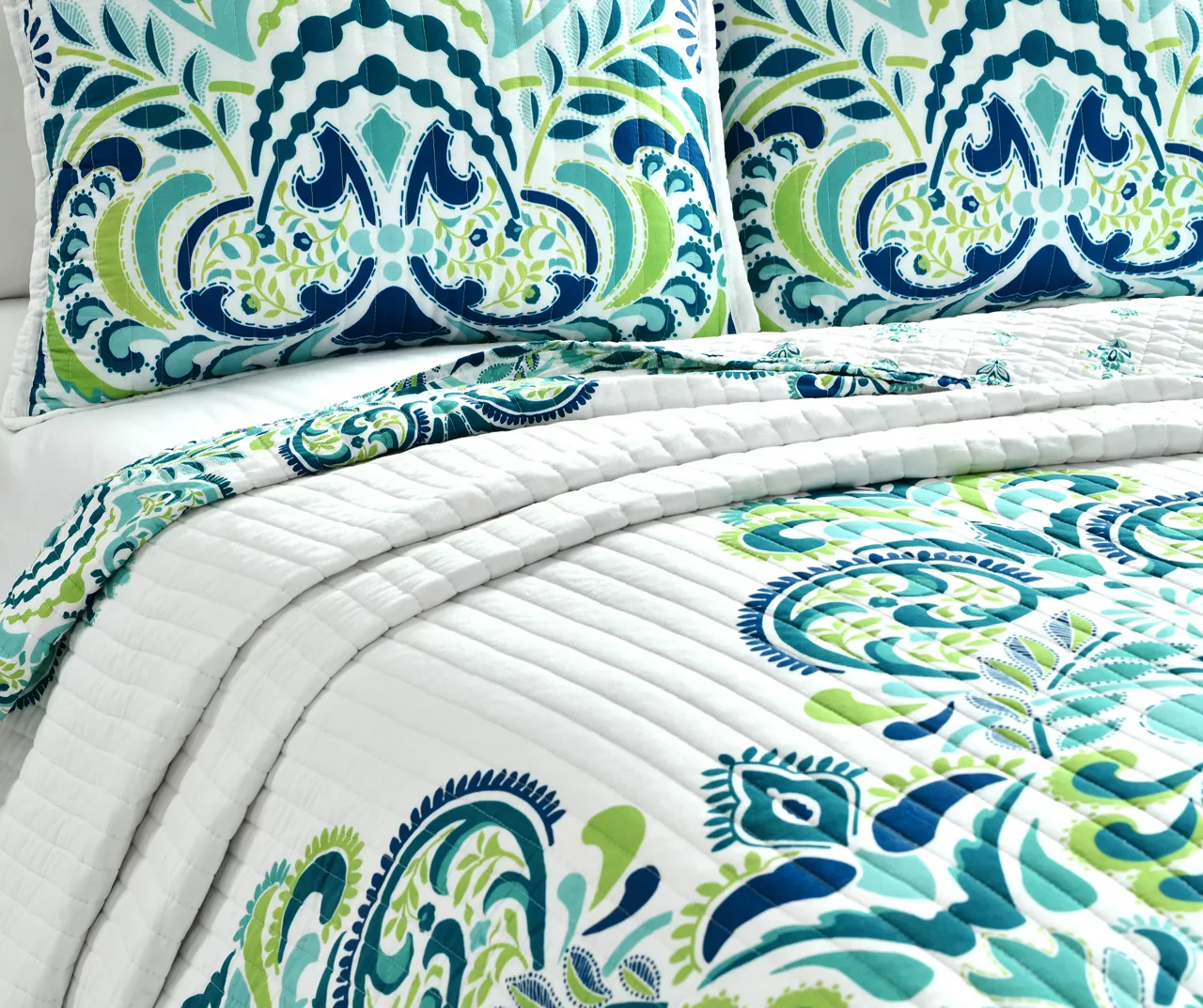 Clara Floral Reversible 3-Piece Quilt Set 9 Clara Floral Reversible 3-Piece Quilt Set - Image 9