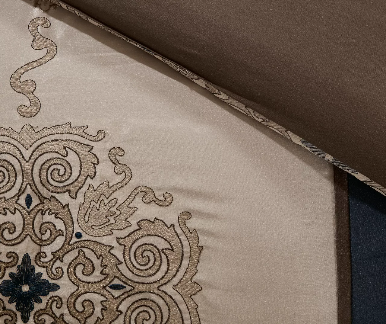 Perry Navy & Brown Medallion Jacquard Queen 7-Piece Comforter Set 7 Perry Navy & Brown Medallion Jacquard Queen 7-Piece Comforter Set - Image 7