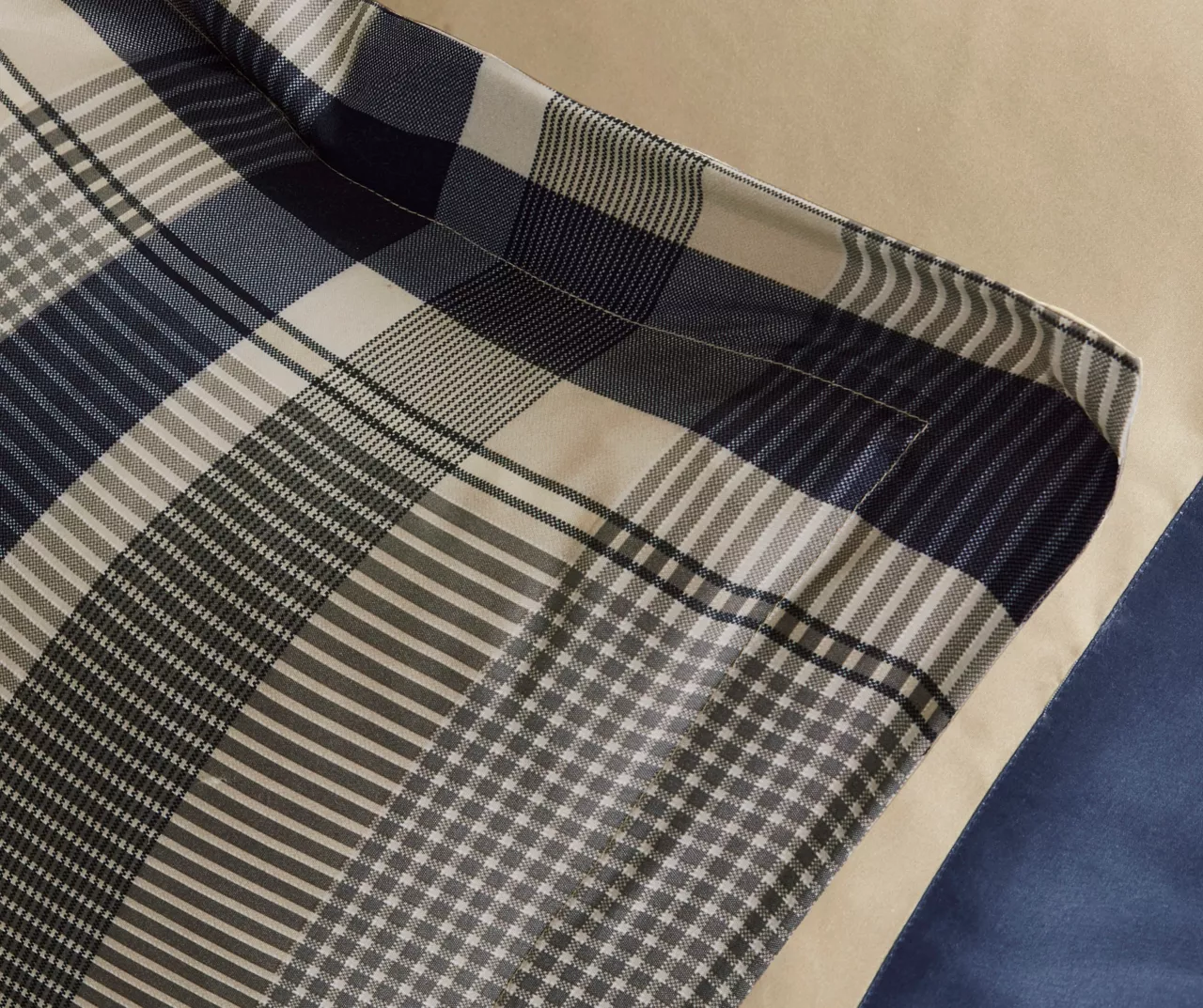 Rick Navy & Beige Crisscross Comforter Set 8 Rick Navy & Beige Crisscross Comforter Set - Image 8