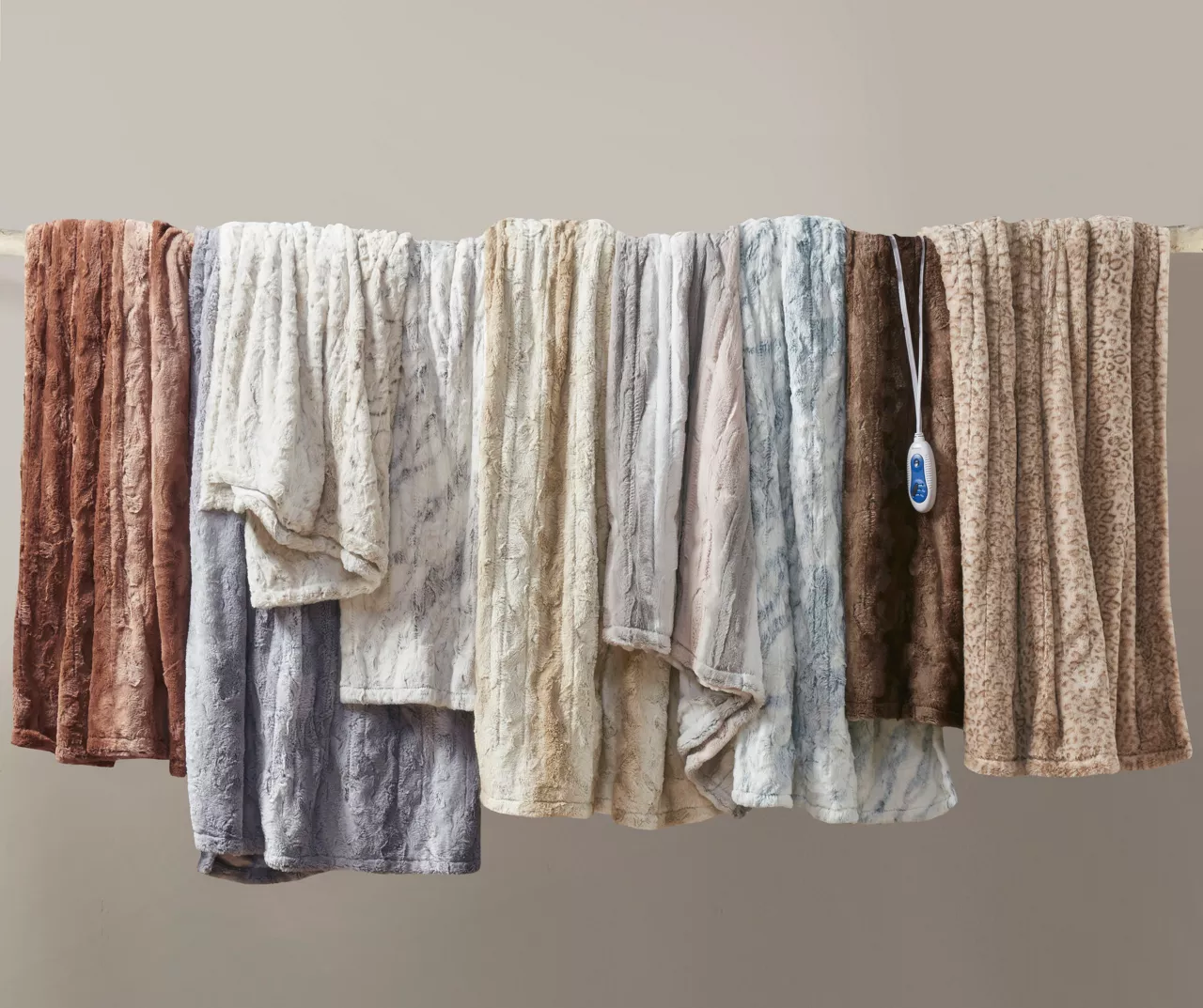 Marselle Marble Faux Fur Heated Throw, (50" X 70") 10 Marselle Marble Faux Fur Heated Throw, (50" X 70") - Image 10