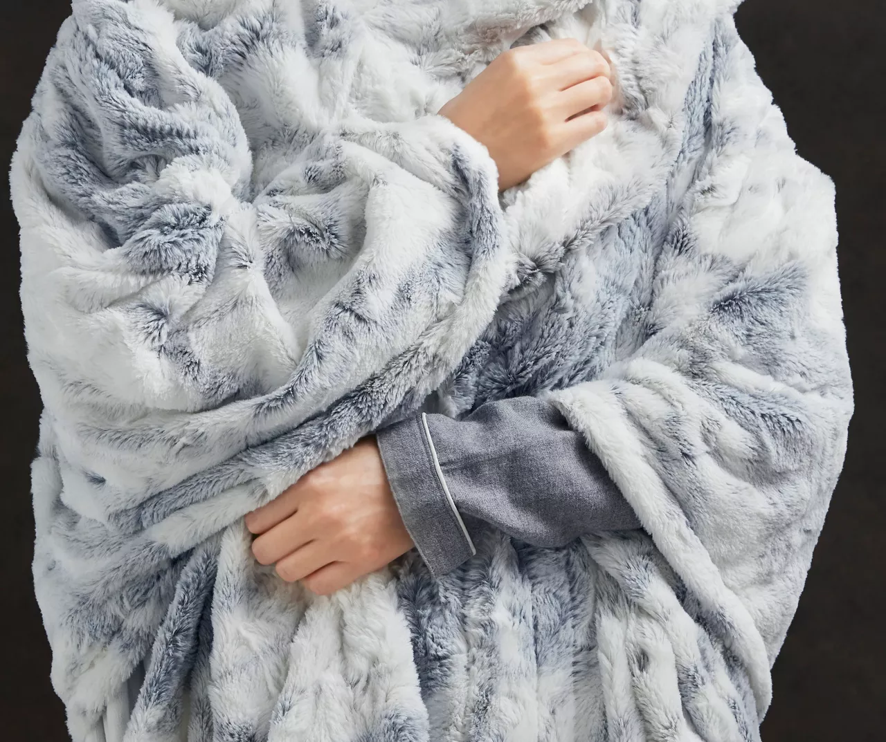 Marselle Marble Faux Fur Heated Throw, (50" X 70") 15 Marselle Marble Faux Fur Heated Throw, (50" X 70") - Image 15